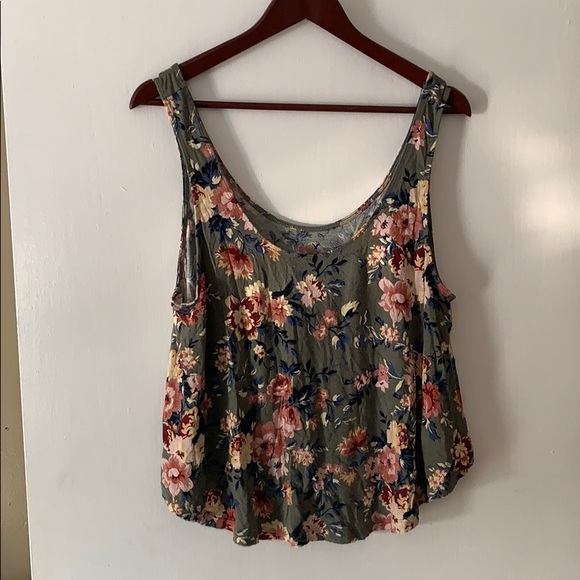 Floral Tank! - Picture 1 of 3